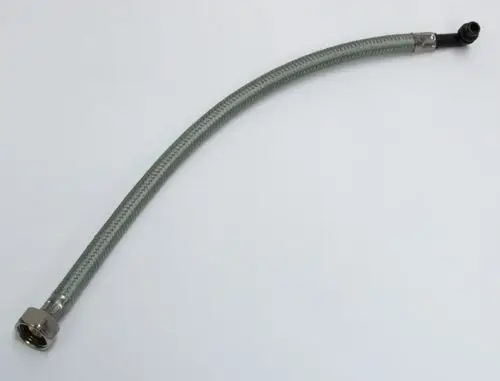 Flexrohr, möglicherweise für Daikin Produkte, mit einer Metall- und einer Kunststoffanschlussseite, gebogen, auf hellem Hintergrund.
